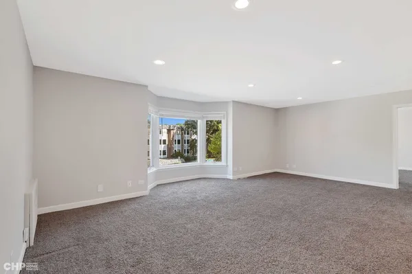 $2,900 | 201 Thames Parkway, Unit 2F, Park Ridge, IL 60068