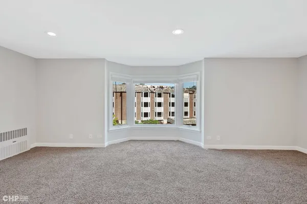 $2,900 | 201 Thames Parkway, Unit 2F, Park Ridge, IL 60068