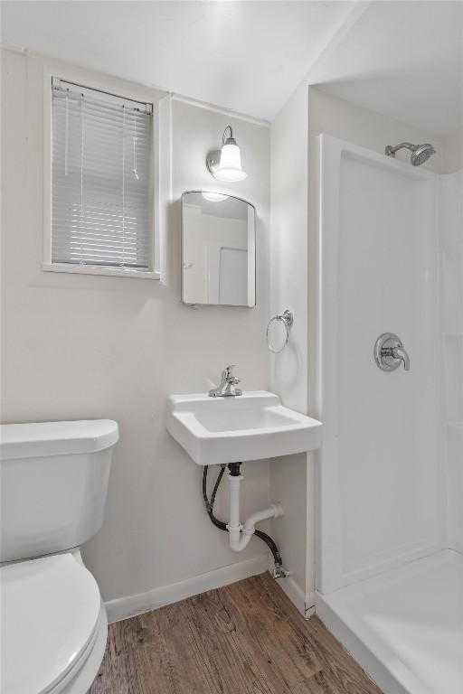 3404 Grooms Street, Unit B Austin, TX 78705 - Photo 10 of 11 Bathroom with a shower, baseboards, and toilet