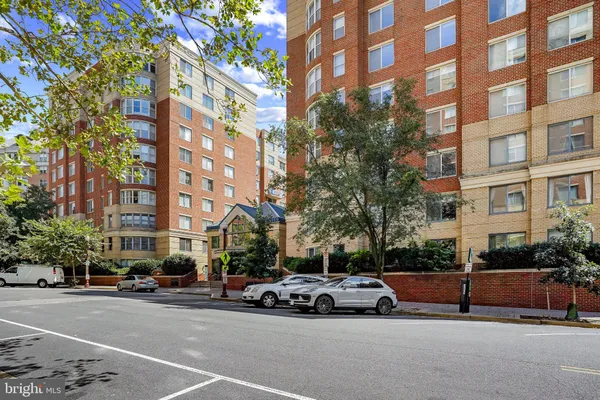$2,600 | 3830 9th Street North, Unit 508E, Arlington, VA 22203