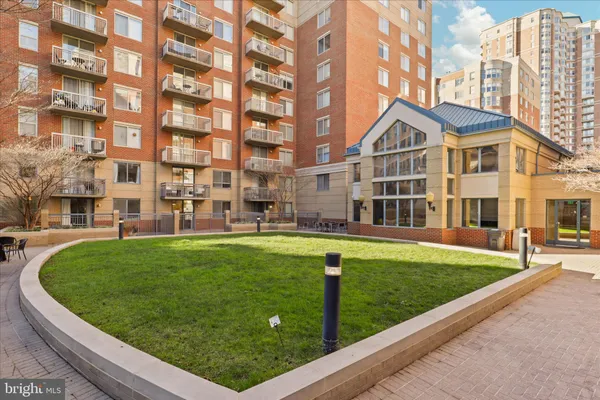 $2,600 | 3830 9th Street North, Unit 508E, Arlington, VA 22203