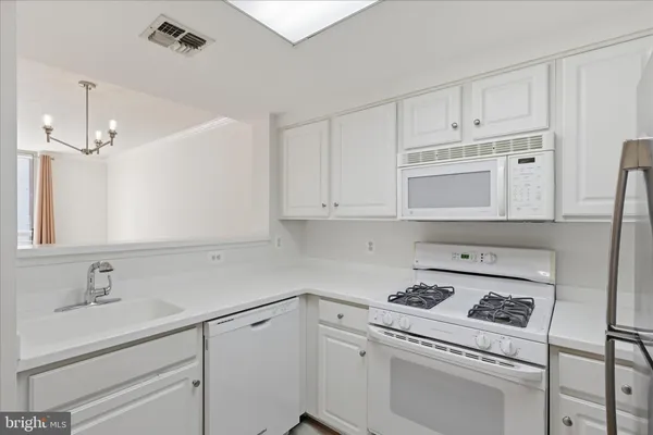 $2,600 | 3830 9th Street North, Unit 508E, Arlington, VA 22203