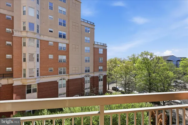 $2,600 | 3830 9th Street North, Unit 508E, Arlington, VA 22203