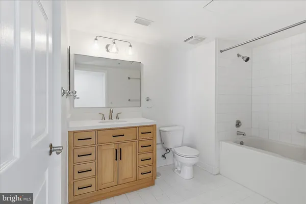 $2,600 | 3830 9th Street North, Unit 508E, Arlington, VA 22203