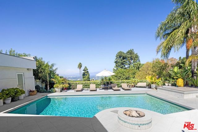 a view of outdoor space yard and patio