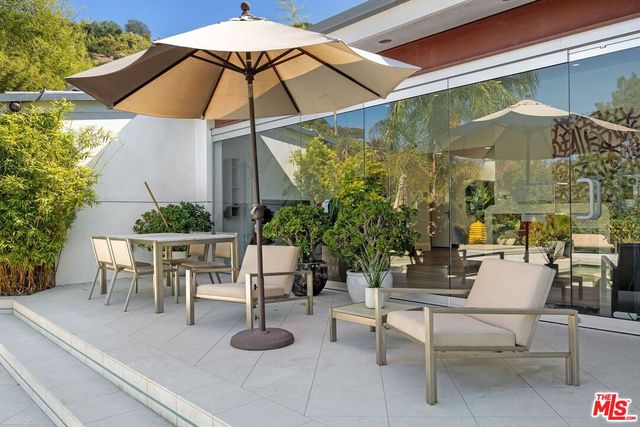 a view of outdoor space yard and patio