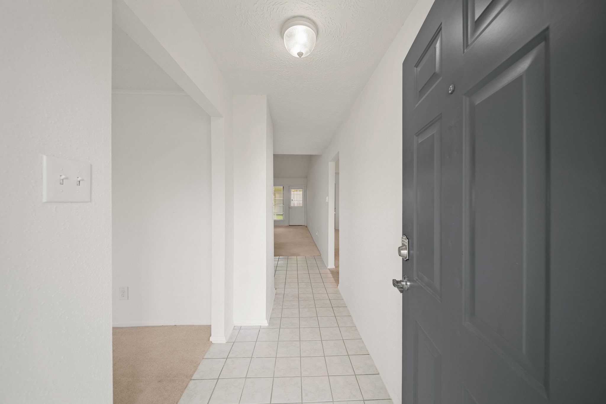 9903 Robin Street La Porte, TX 77571 - Photo 4 of 25 a view of a hallway