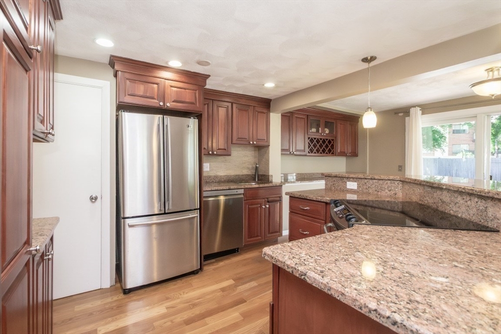 32 Hamilton Road, Unit 32 Wakefield, MA 01880 - Photo 12 of 39
