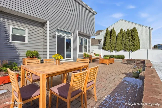 $339,900 | 443 East Stockton Court, Round Lake Beach, IL 60073