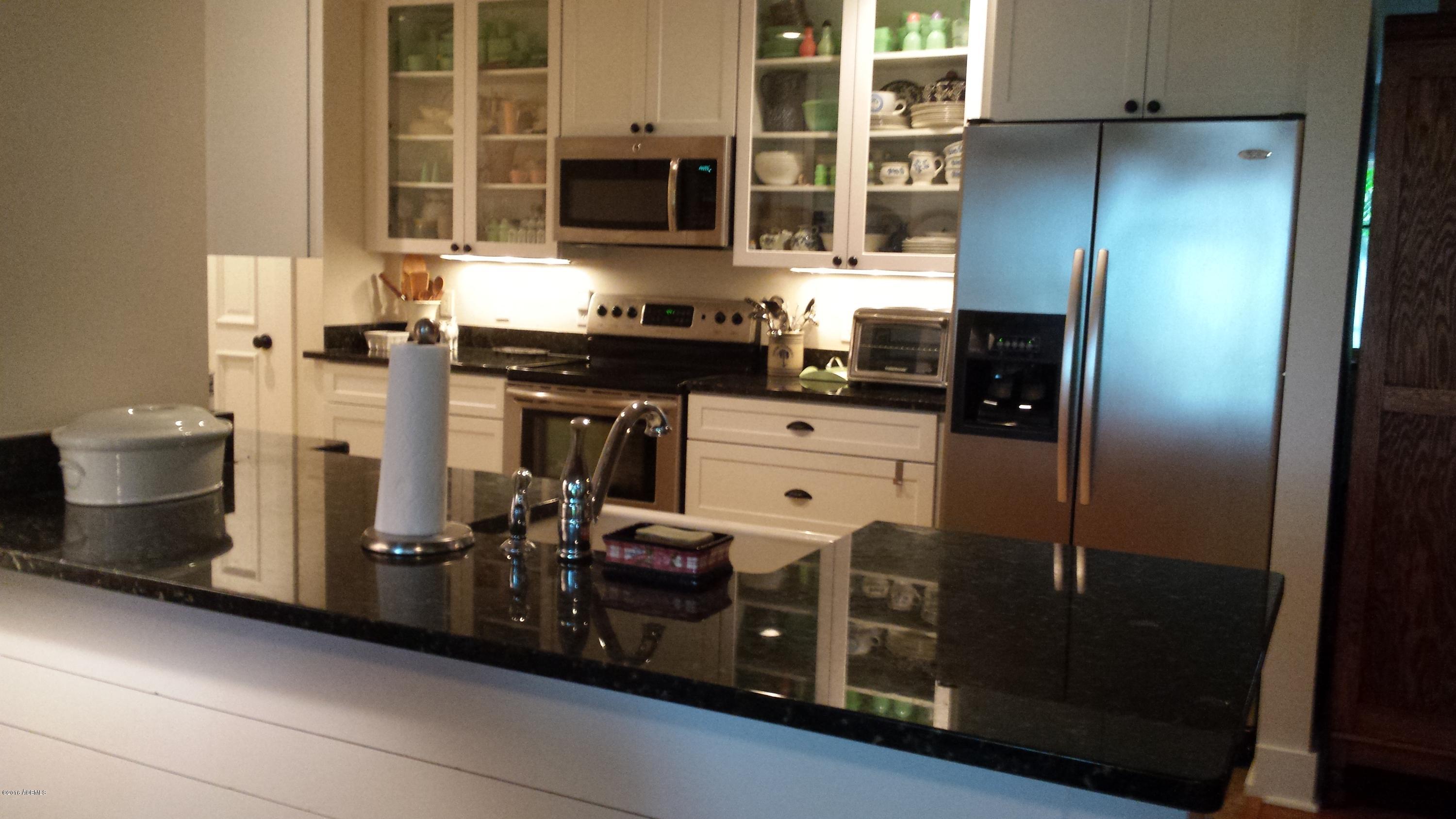 4040 Shell Point Road Beaufort, SC 29906 - Photo 17 of 35 184