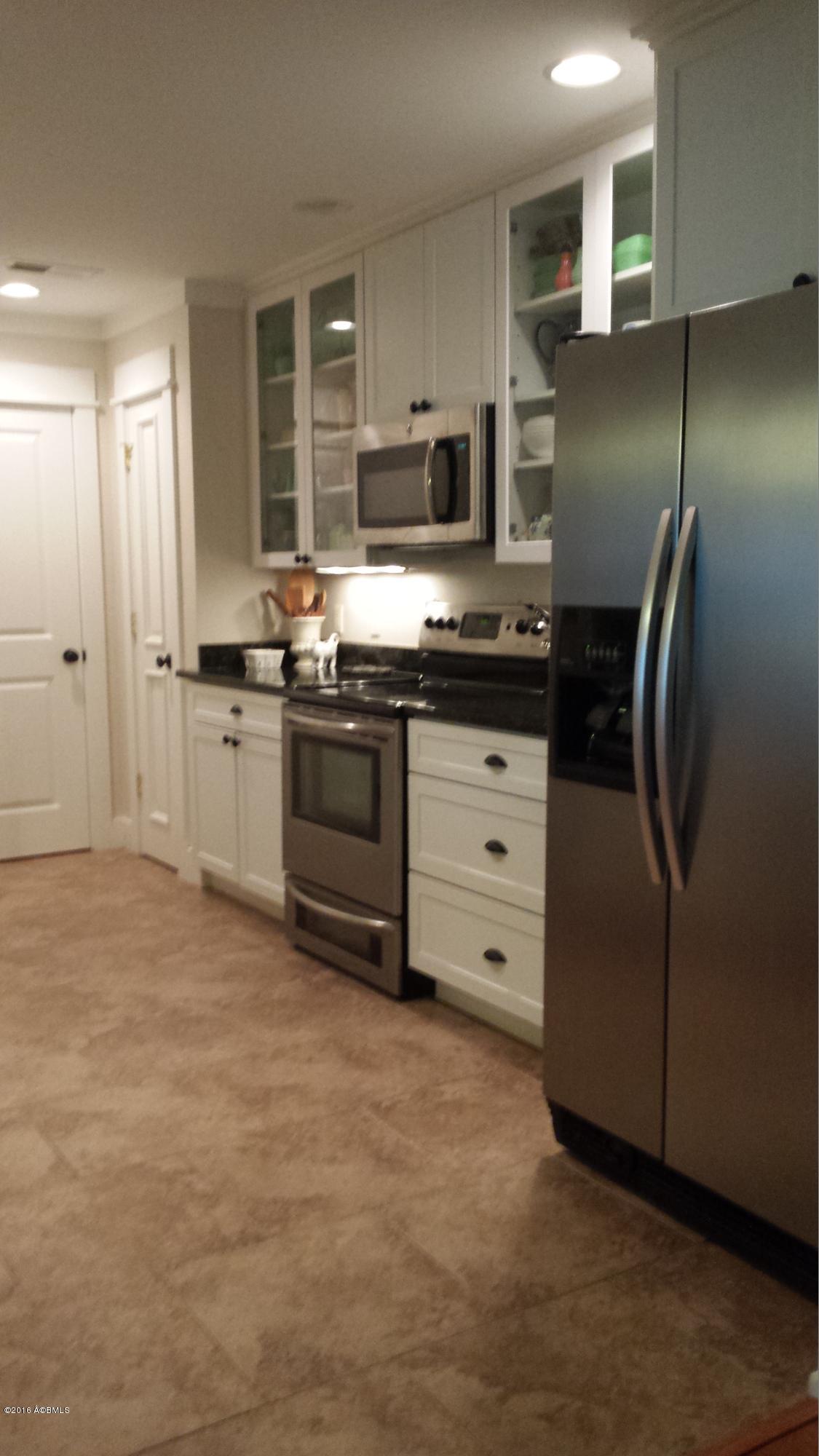 4040 Shell Point Road Beaufort, SC 29906 - Photo 18 of 35 182