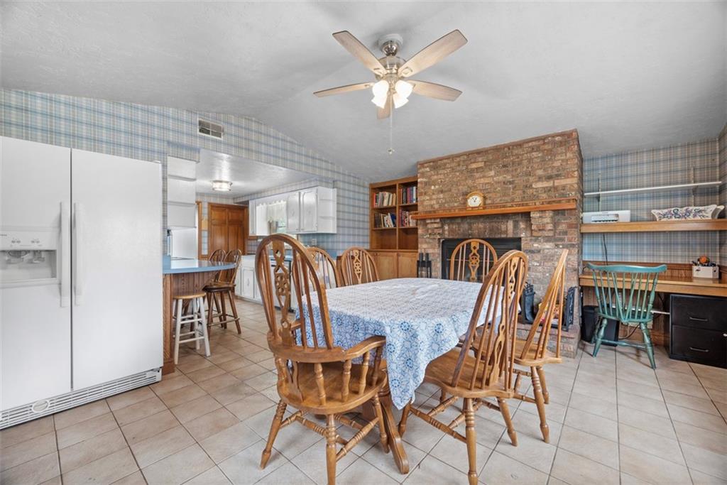 2033 McKees Rocks Road McKees Rocks, PA 15136 - Photo 2 of 33 a view of a dining room with furniture