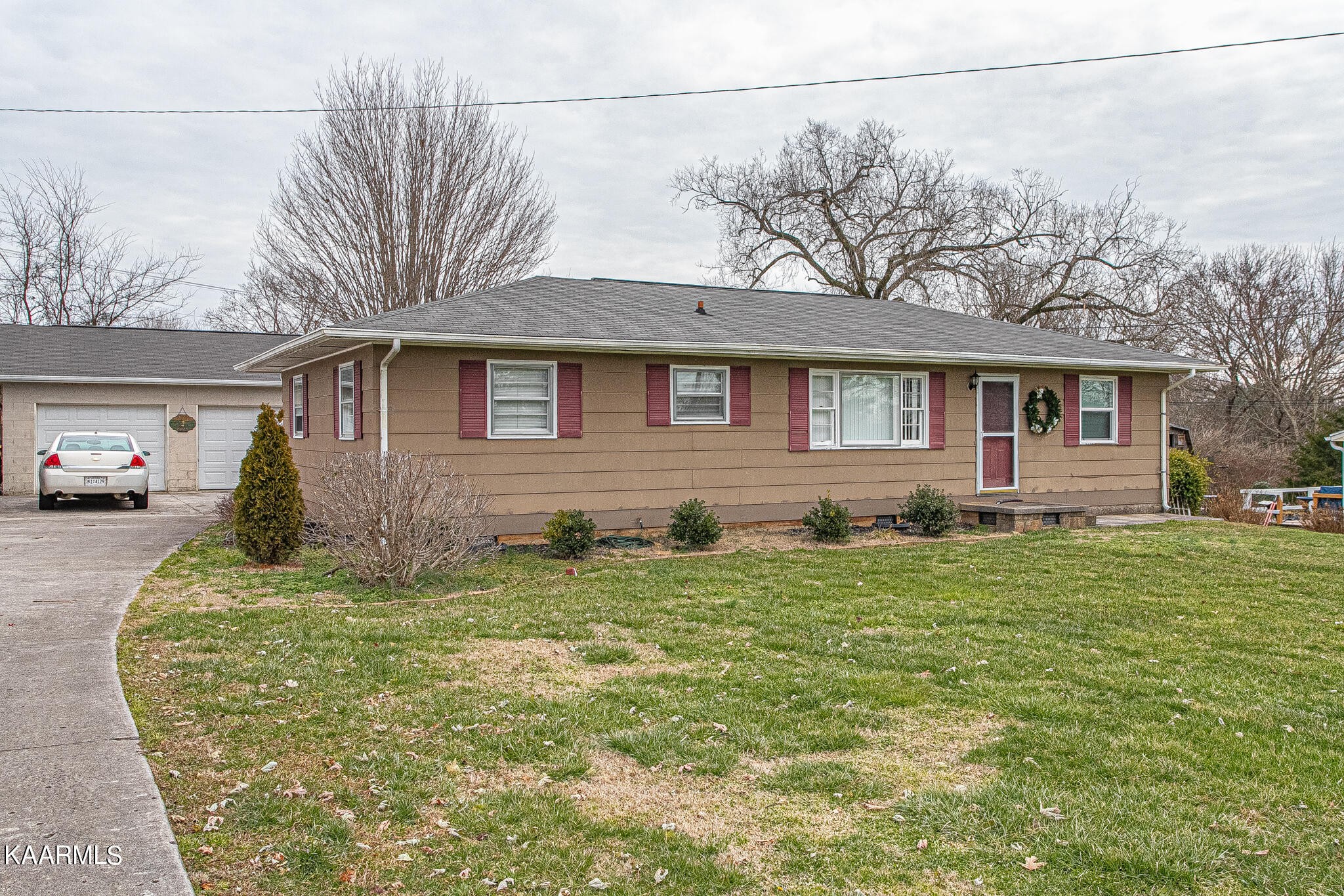 8012 Powell Heights Road Powell, TN 37849 - Photo 3 of 25 Gallery Image 3