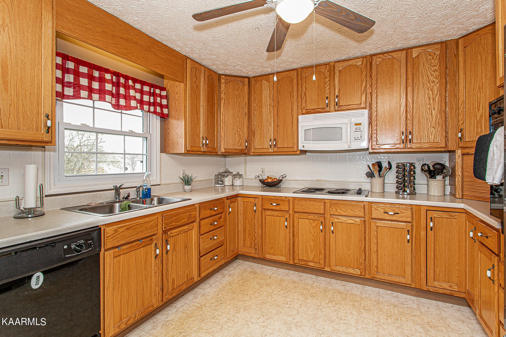 8012 Powell Heights Road Powell, TN 37849 - Photo 9 of 25 Gallery Image 9