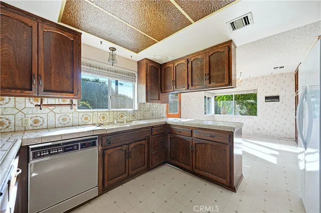 $1,350,000 | 569 North Barranca Avenue, Glendora, CA 91741