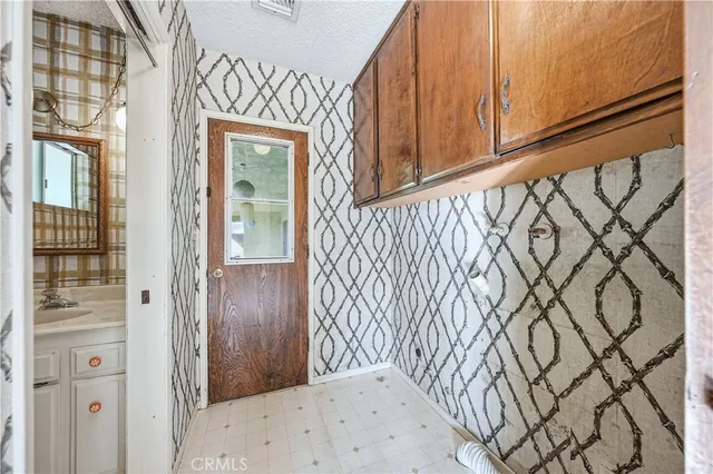 $1,350,000 | 569 North Barranca Avenue, Glendora, CA 91741