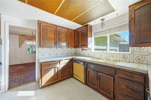 $1,350,000 | 569 North Barranca Avenue, Glendora, CA 91741