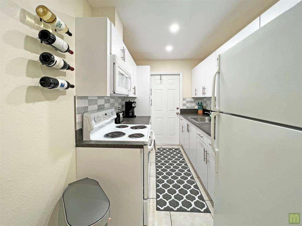 2695 Southeast 1st Court, Unit 3 Pompano Beach, FL 33062 - Photo 9 of 46