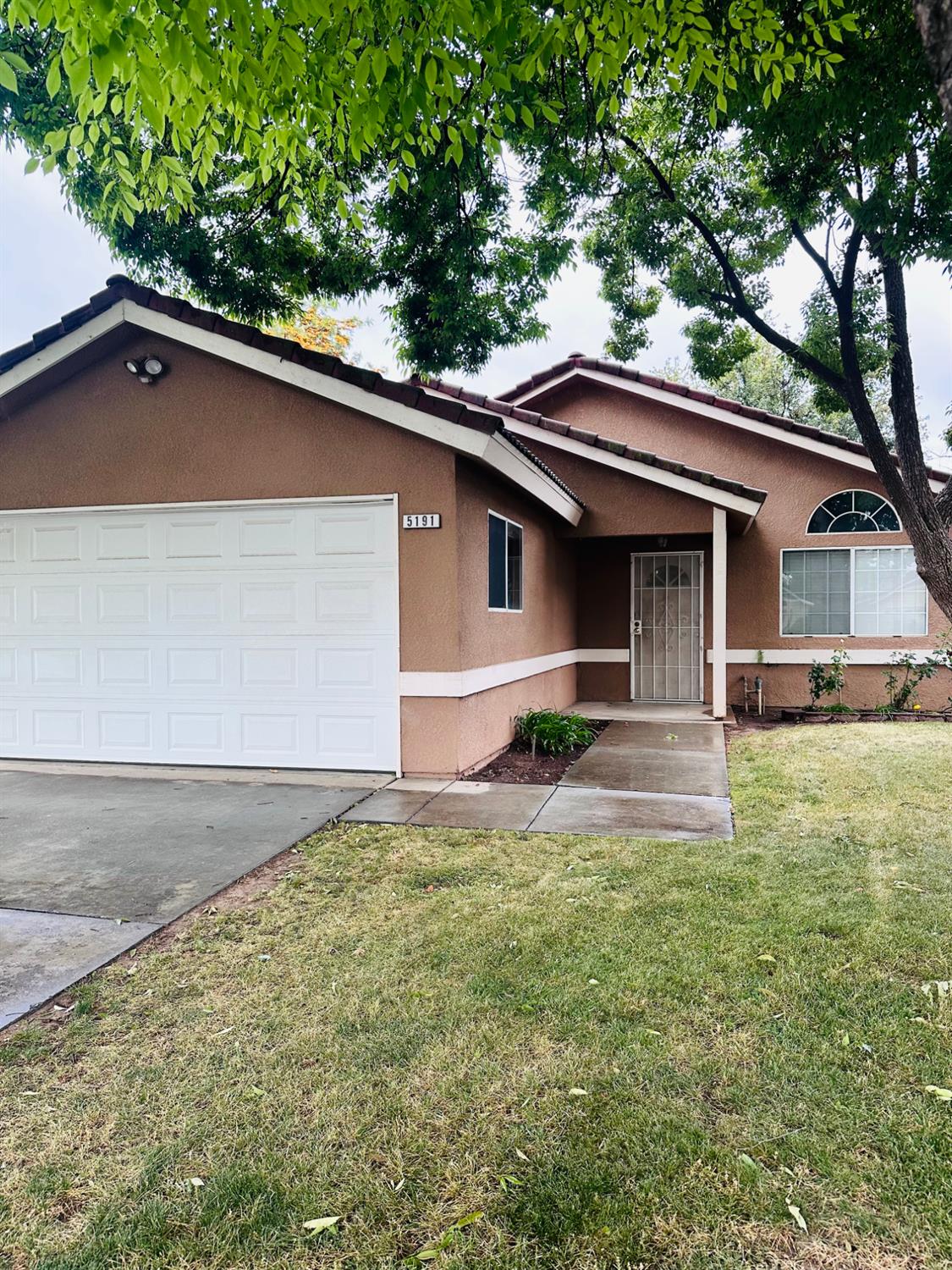 5191 West Fremont Avenue Fresno, CA 93722 - Photo 3 of 21