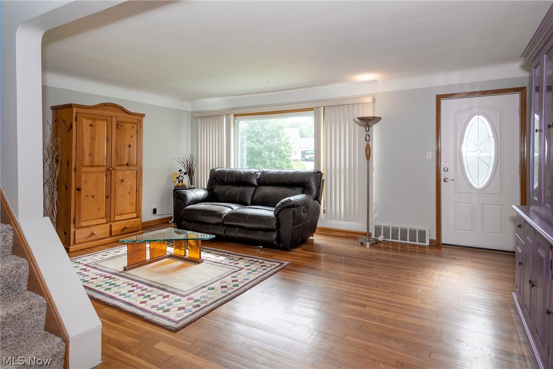 5042 North Barton Road Lyndhurst, OH 44124 - Photo 2 of 50
