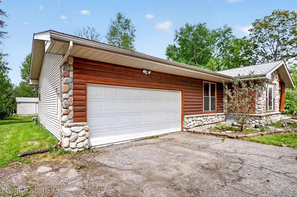 $299,500 | 8391 East Court Street, Davison, MI 48423