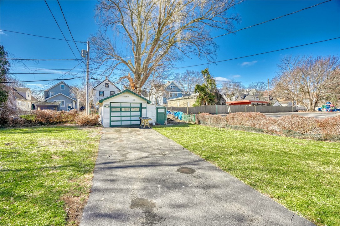 115 Barberry Terrace Rochester, NY 14621 - Photo 7 of 35