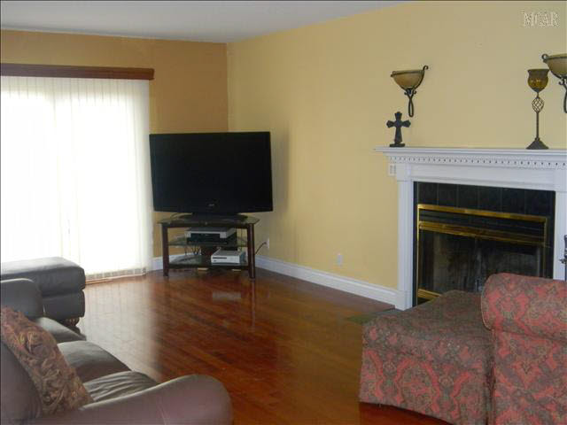 4584 East Dunbar Road Monroe, MI 48161 - Photo 4 of 10 SOLID WOOD FLOORS