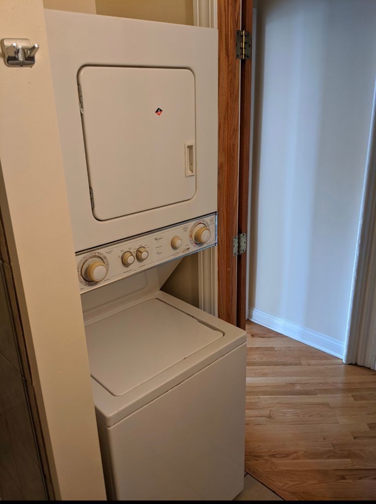 1100 West Taylor Street, Unit 3F Chicago, IL 60607 - Photo 8 of 9 a utility room with dryer and washer