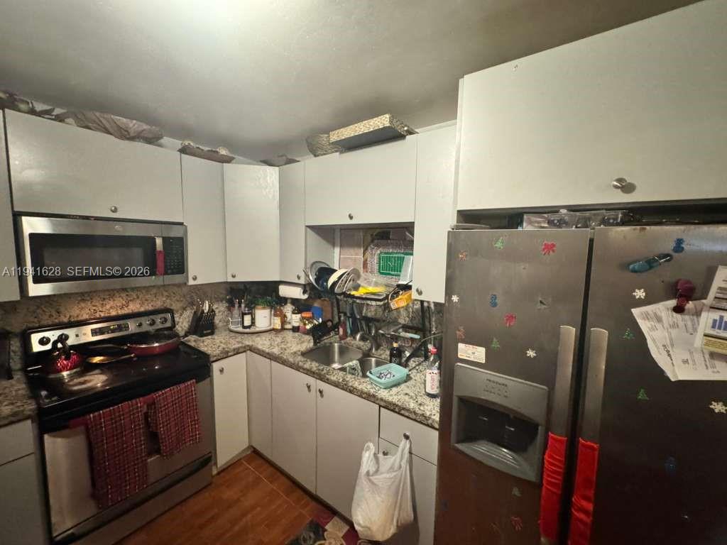 2995 Southwest 64th Avenue Miramar, FL 33023 - Photo 9 of 32