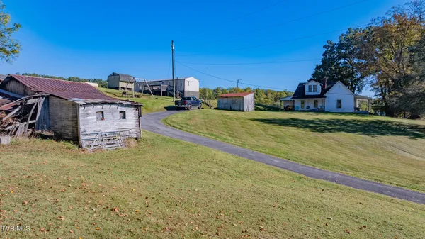 $1,336,400 | 413 Paddle Creek Road, Bristol, TN 37620
