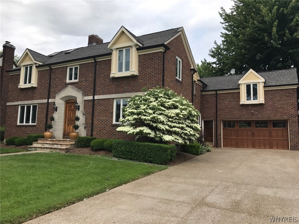 80 Leicester Road Tonawanda, NY 14217 - Photo 1 of 1 All Brick Center Entrance Colonial, Finished 2 Car