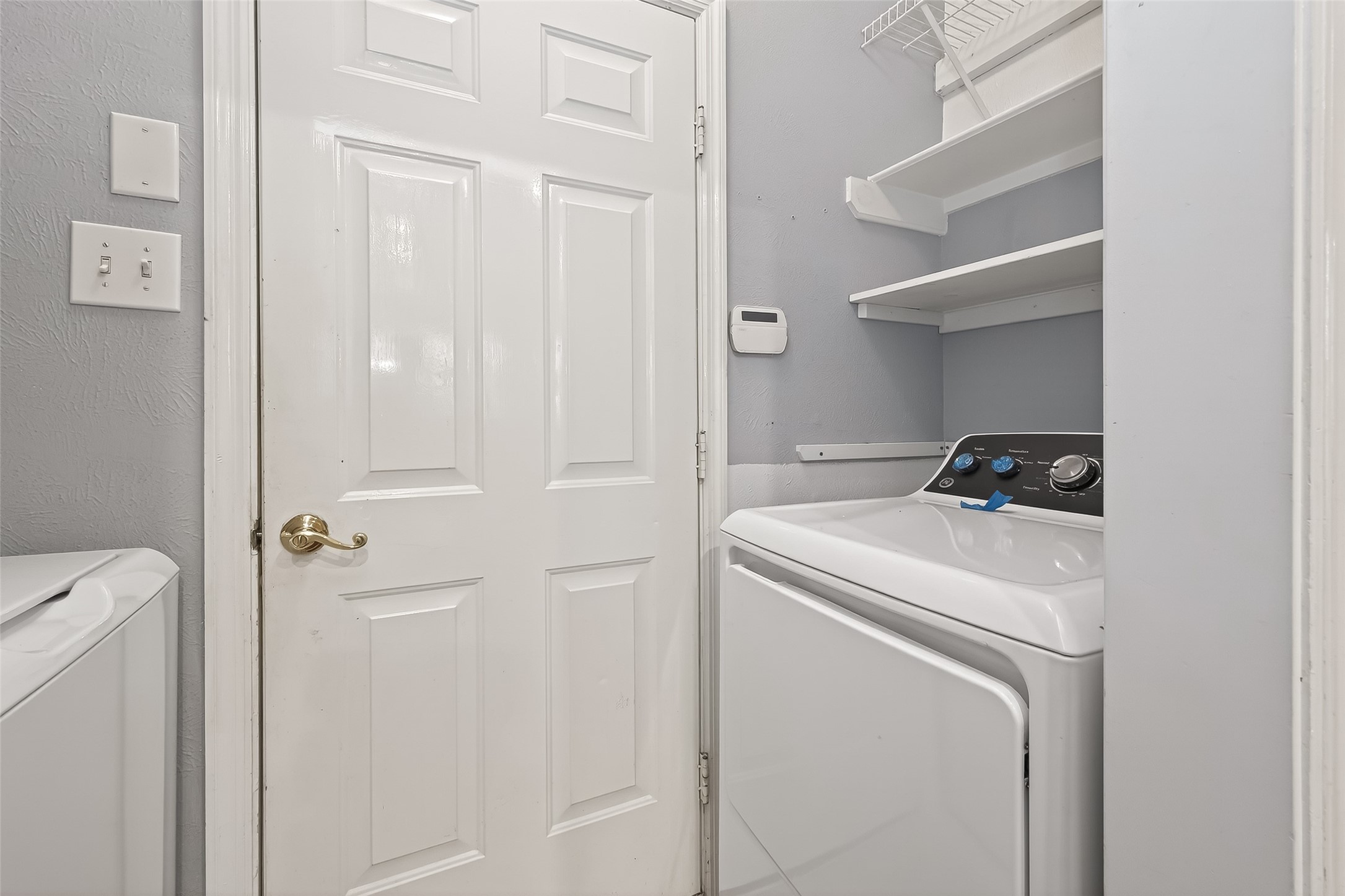 2330 Everest Way Houston, TX 77339 - Photo 20 of 49 Laundry room
