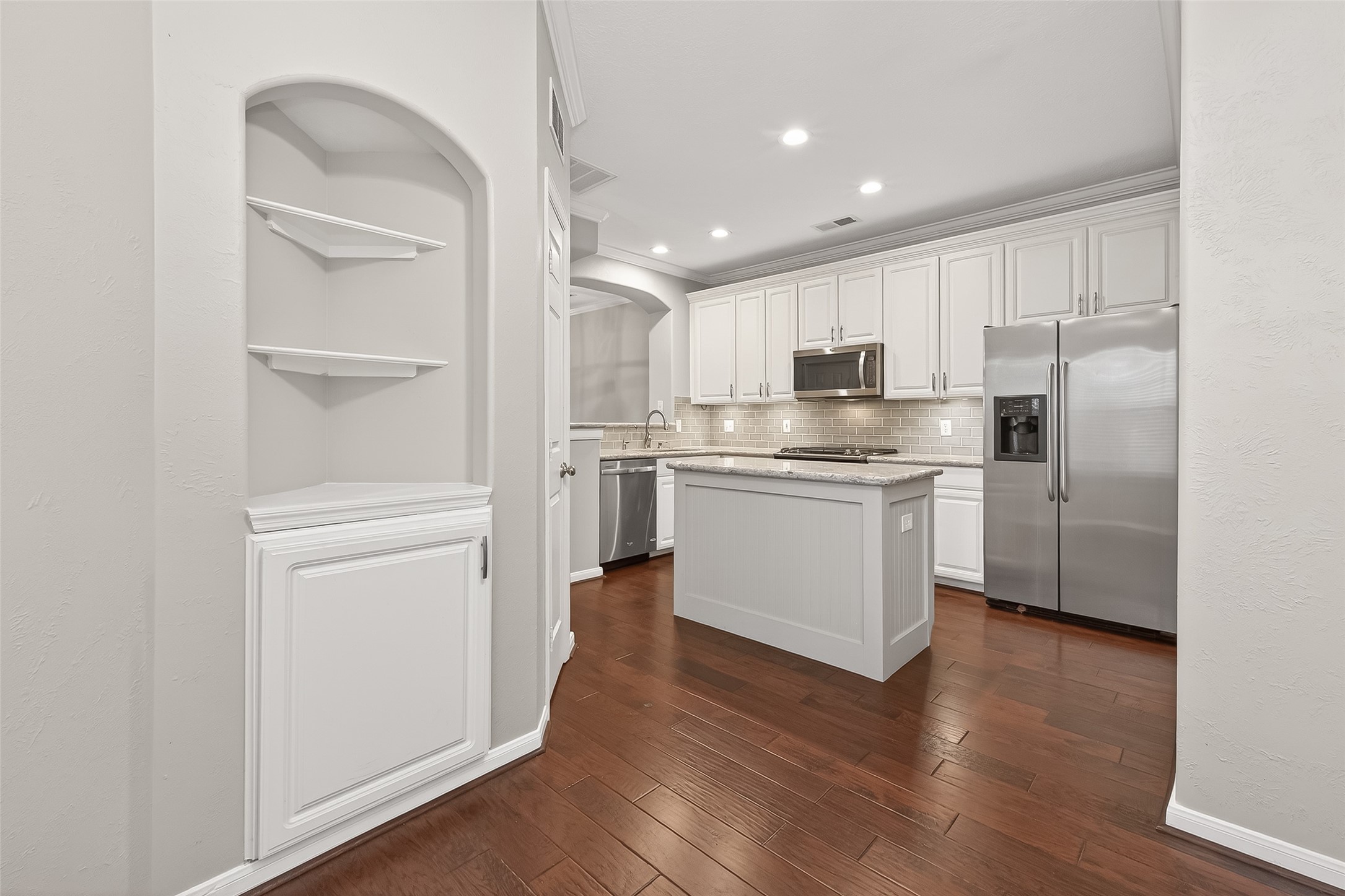 2330 Everest Way Houston, TX 77339 - Photo 21 of 49 Front entry looking towards kitchen