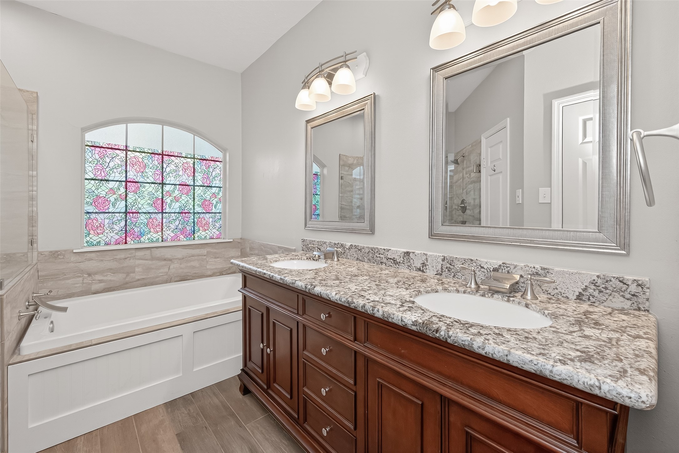 2330 Everest Way Houston, TX 77339 - Photo 29 of 49 Primary bath