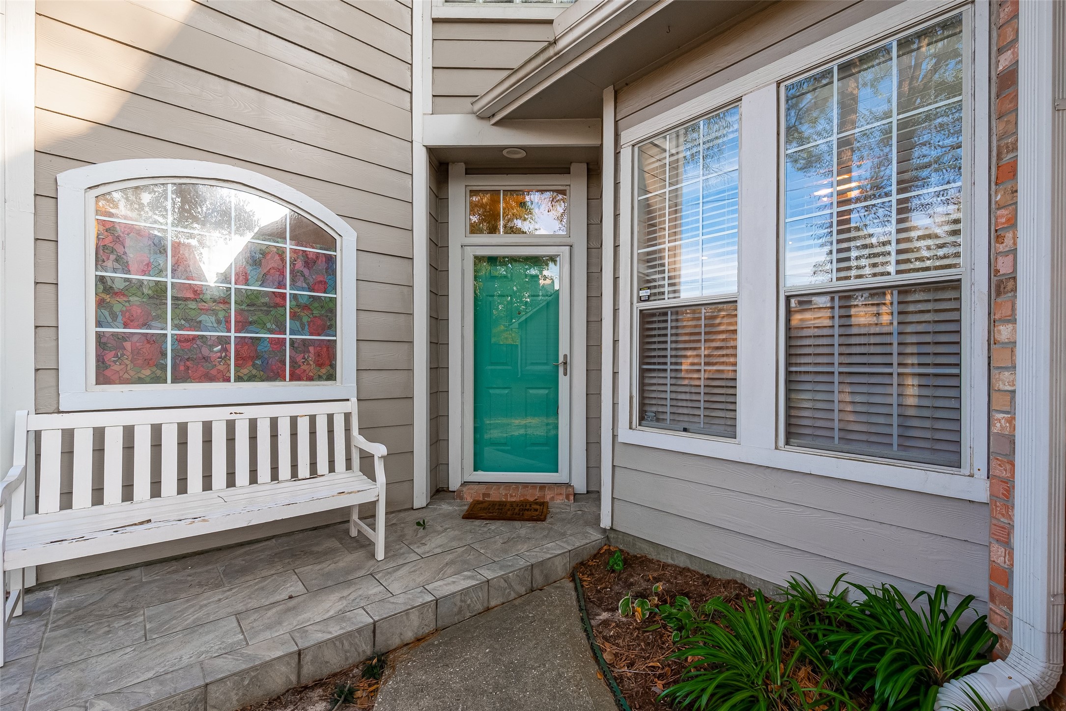 2330 Everest Way Houston, TX 77339 - Photo 4 of 49 Front entry is spacious with area for bench.