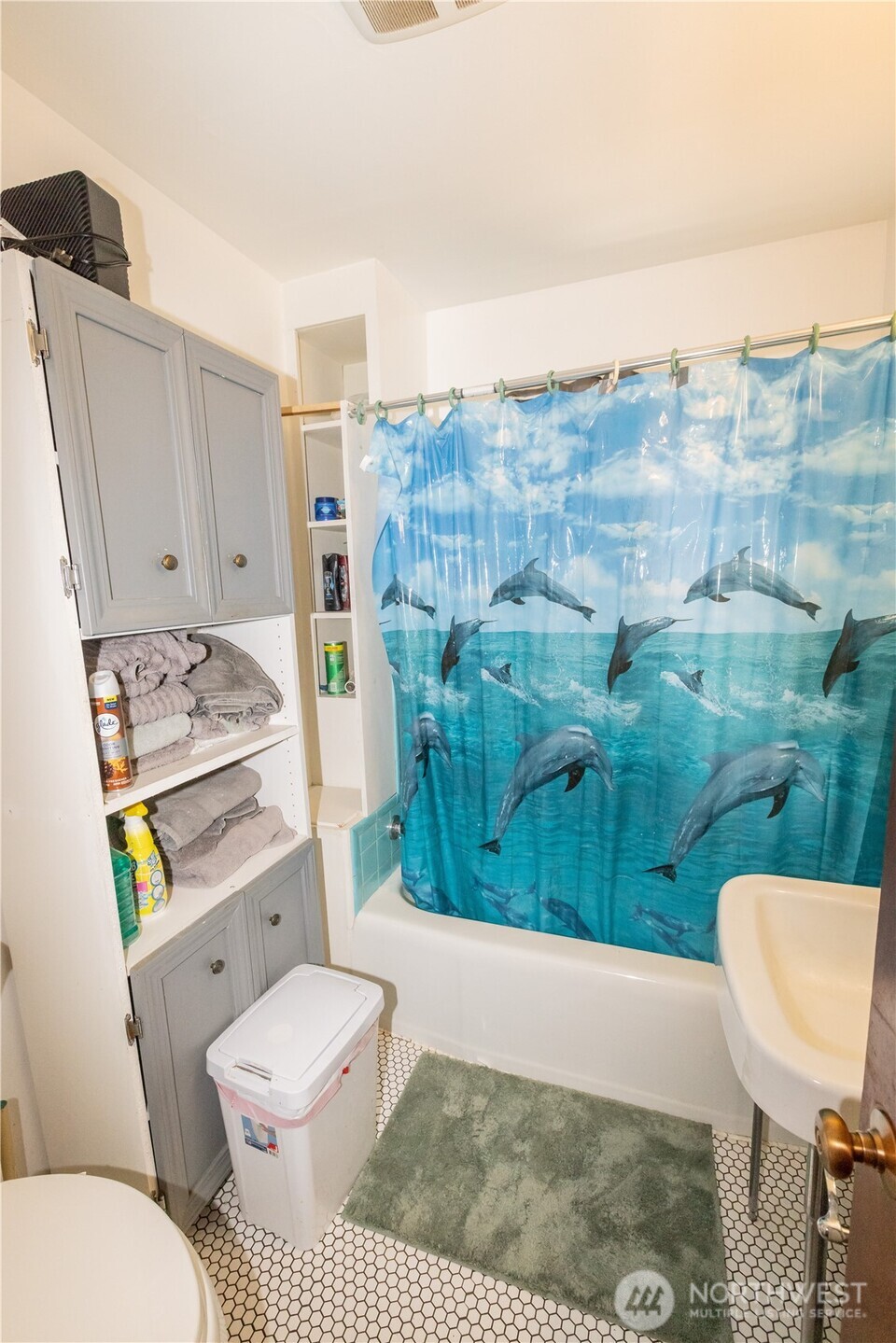 1107 South 4th Street Dayton, WA 99328 - Photo 12 of 31 a bathroom with a toilet and a shower