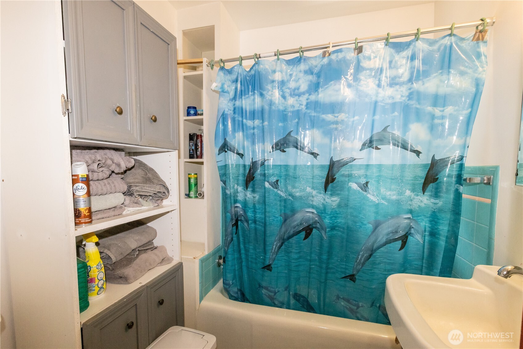 1107 South 4th Street Dayton, WA 99328 - Photo 13 of 31 a bathroom with a sink toilet and shower