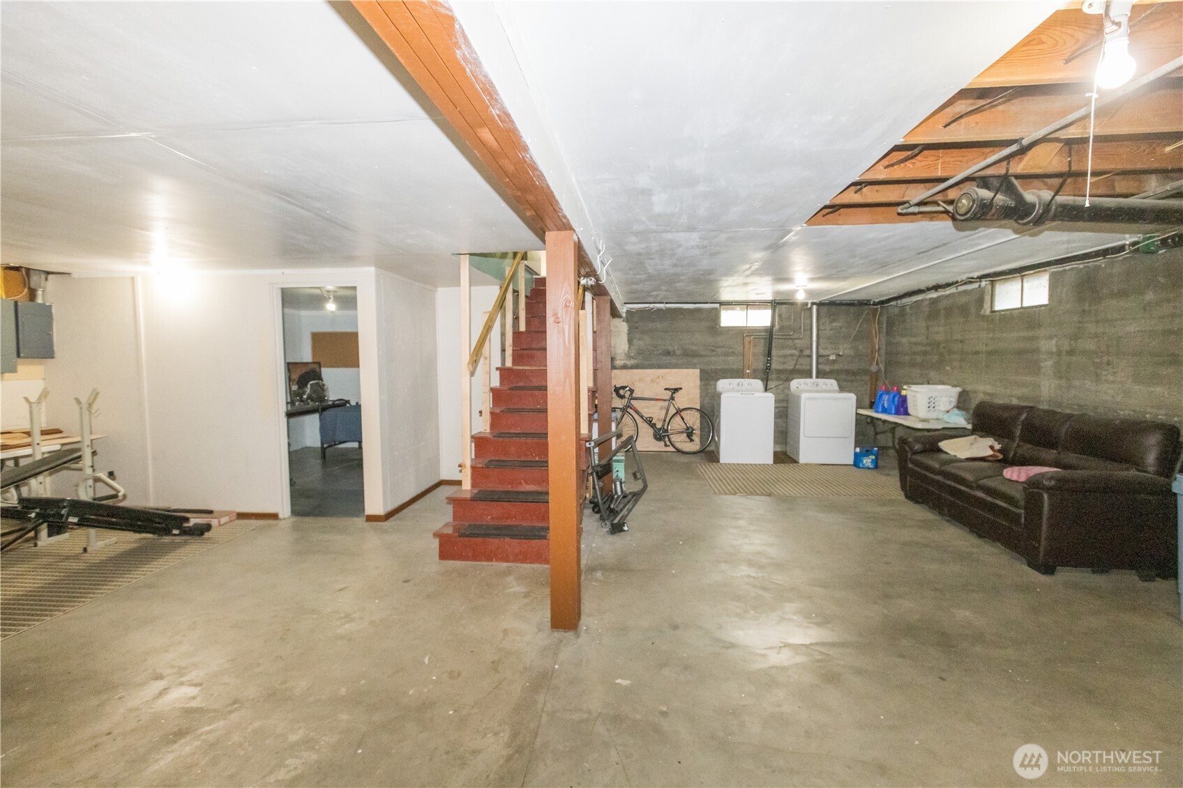 1107 South 4th Street Dayton, WA 99328 - Photo 19 of 31 a view of a livingroom with entryway and furniture