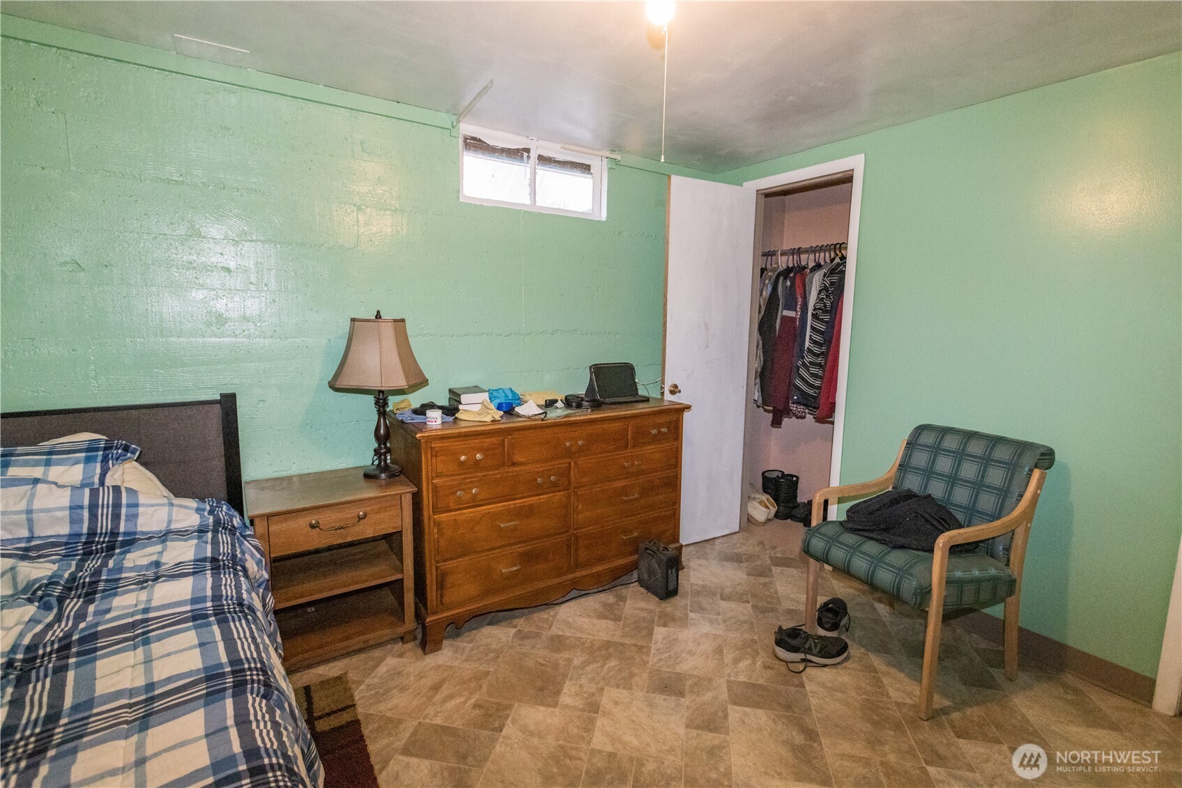 1107 South 4th Street Dayton, WA 99328 - Photo 25 of 31 a bedroom with furniture and a chair