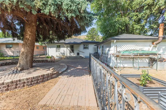 a view of a house with sitting area