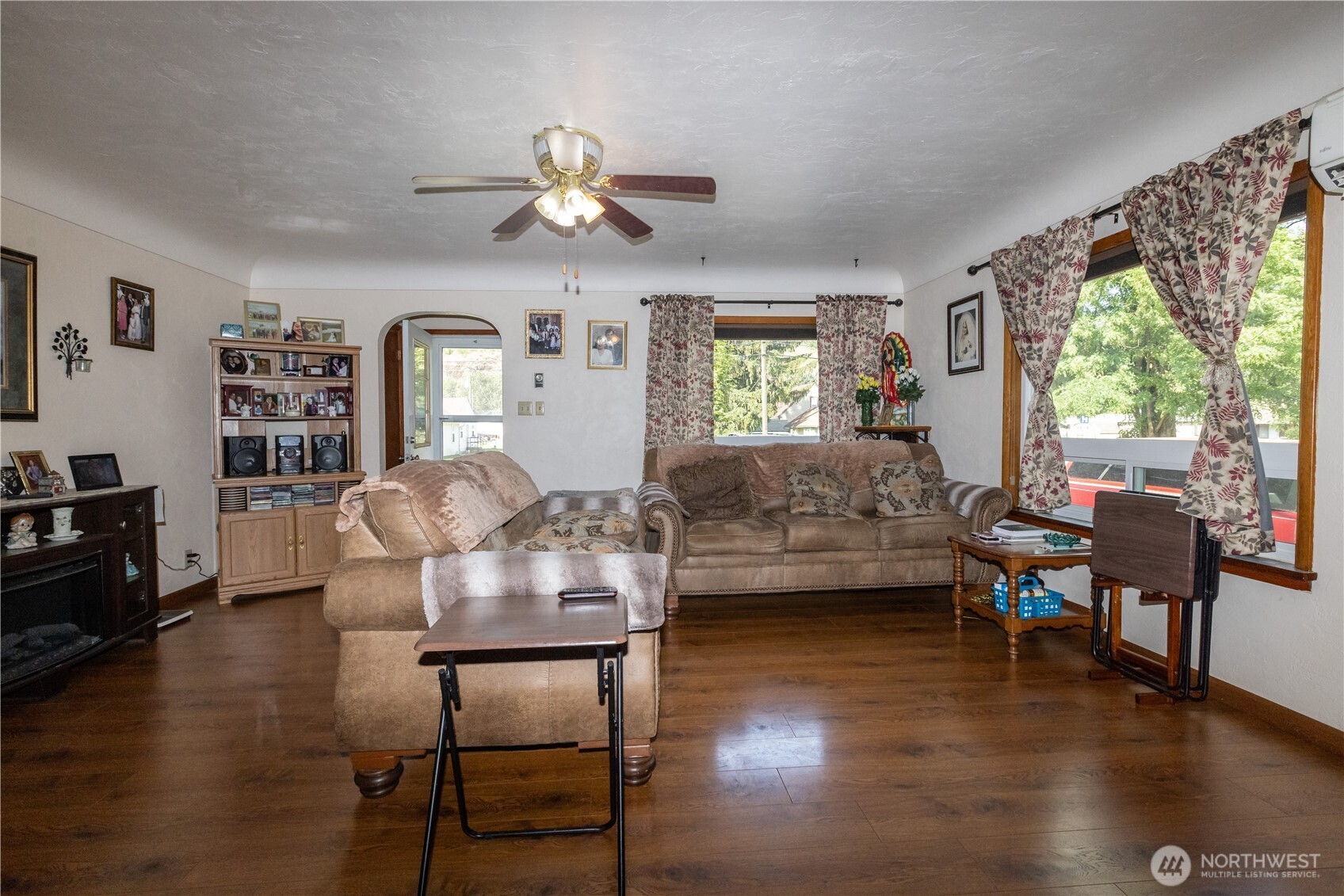 1107 South 4th Street Dayton, WA 99328 - Photo 5 of 31 a living room with furniture and a large window