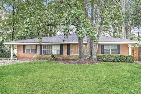 $1,700 | 646 Castain Drive, Mandeville, LA 70448