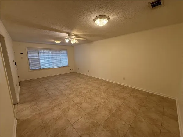 $1,700 | 646 Castain Drive, Mandeville, LA 70448