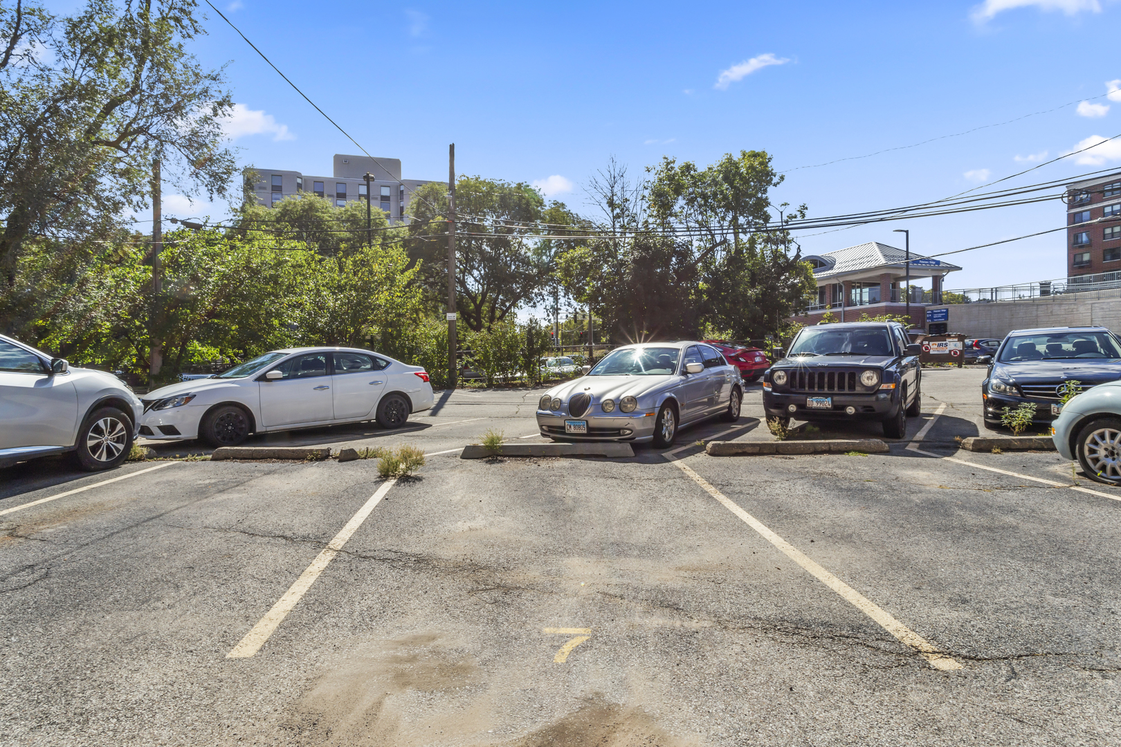 6060 North Ridge Avenue, Unit 2H Chicago, IL 60660 - Photo 17 of 23 a view of cars parked on the side of a street
