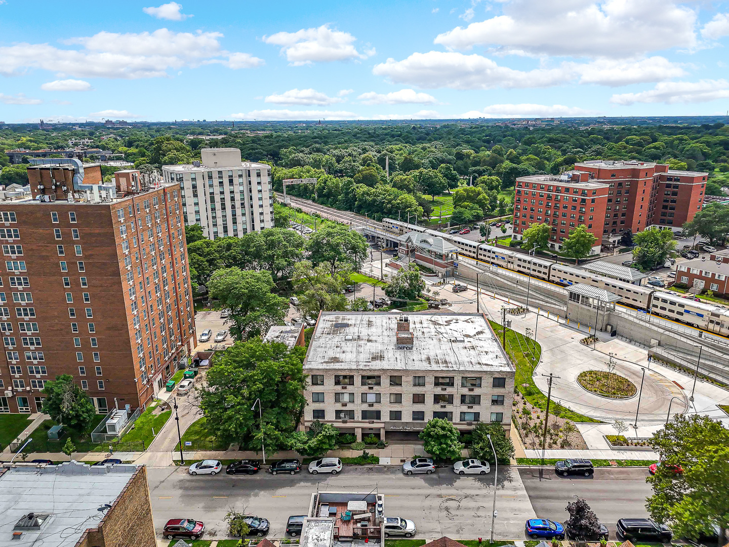 6060 North Ridge Avenue, Unit 2H Chicago, IL 60660 - Photo 18 of 23 a view of a city and tall buildings