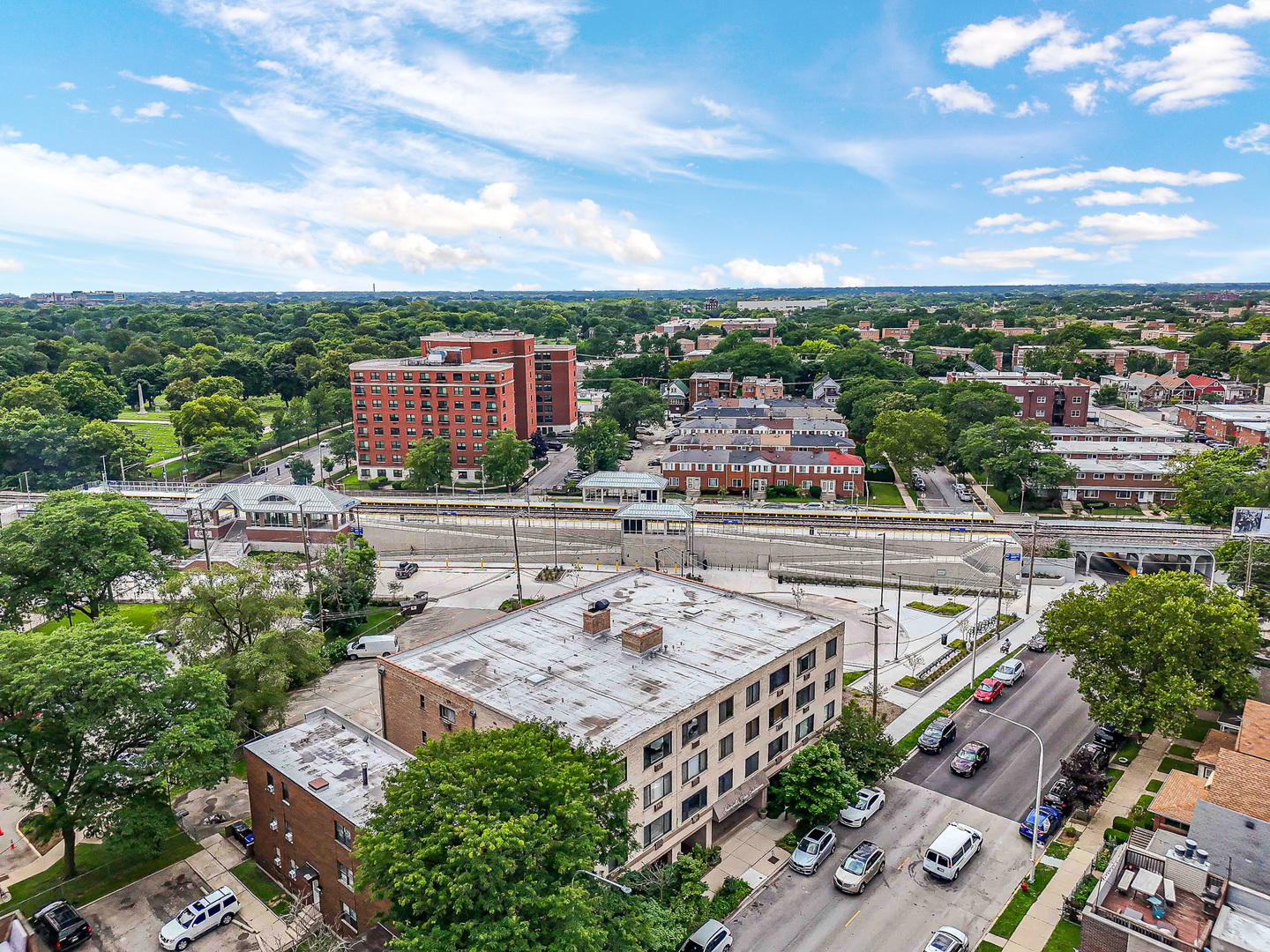 6060 North Ridge Avenue, Unit 2H Chicago, IL 60660 - Photo 20 of 23 an aerial view of a city