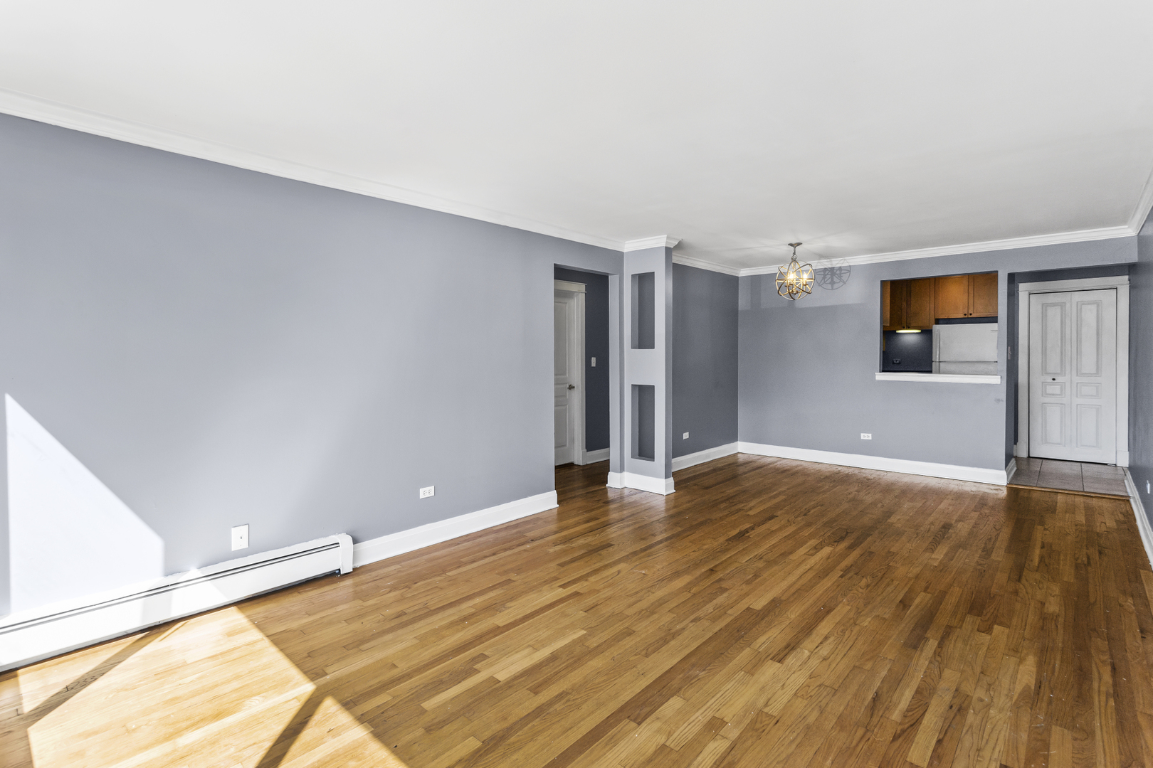 6060 North Ridge Avenue, Unit 2H Chicago, IL 60660 - Photo 5 of 23 a view of a livingroom with wooden floor