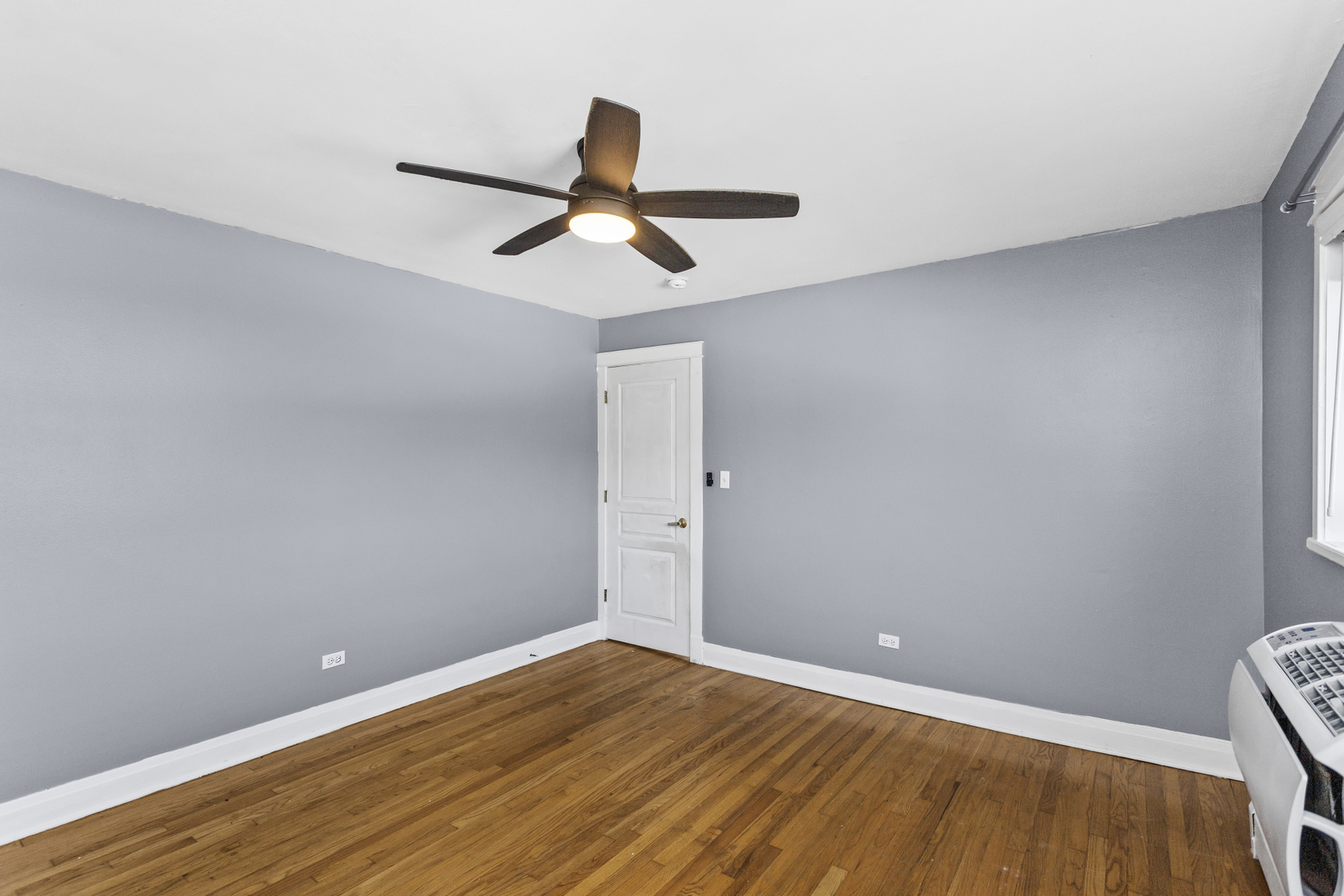 6060 North Ridge Avenue, Unit 2H Chicago, IL 60660 - Photo 10 of 23 a view of a big room with wooden floor and windows