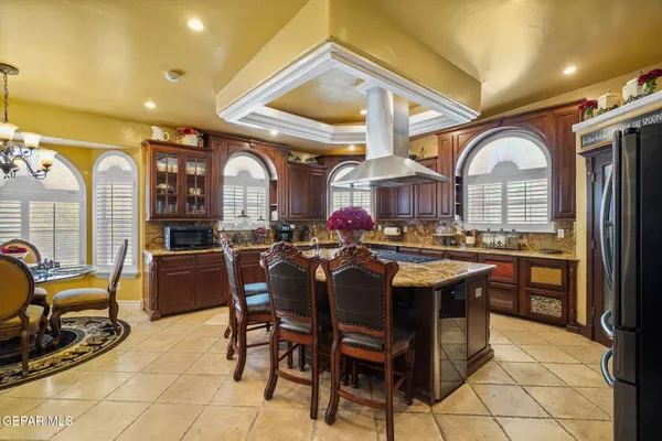 $1,274,950 | 605 Meadow Willow Drive, El Paso, TX 79922