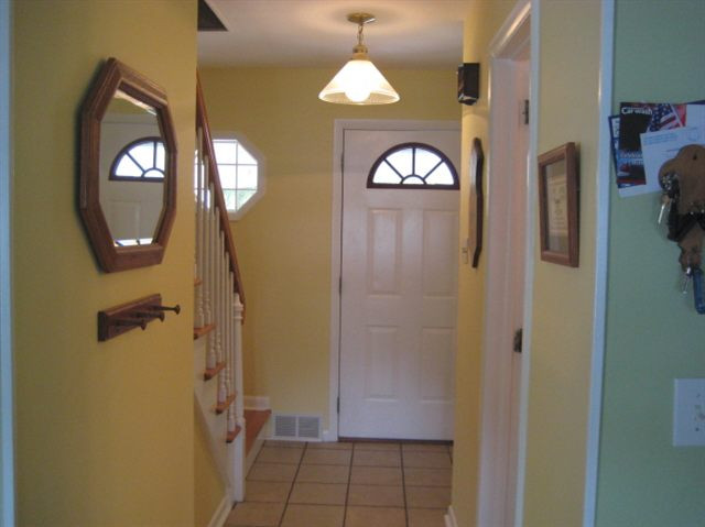 8 Pollock Road Colonie, NY 12110 - Photo 2 of 12 Photo 2